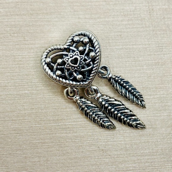EUC Pandora 799107C00 Sterling Silver Heart & Three Feathers Dreamcatcher Charm - Picture 8 of 10